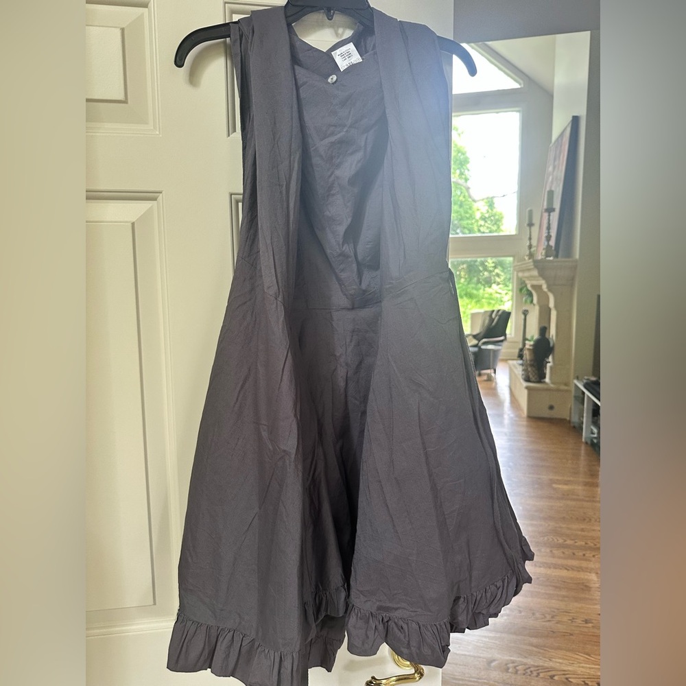 Elegant Gray Wrap Dress with Bubble Skirt Detail - Picture 3 of 5